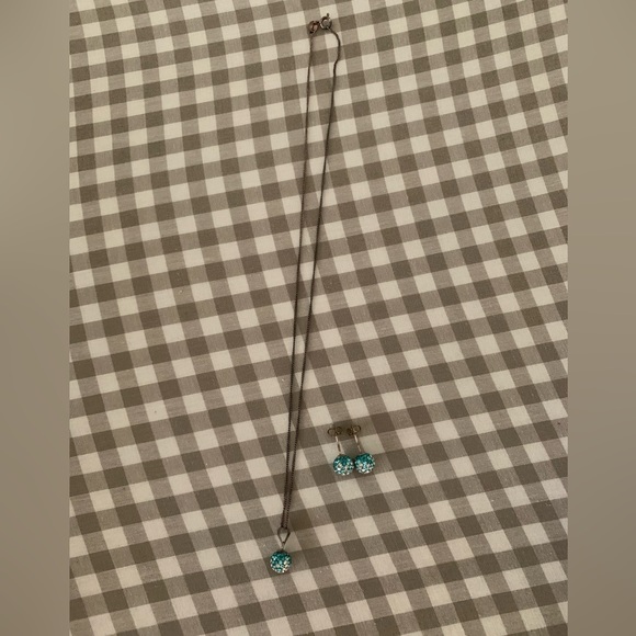 ✨Host Pick✨ Goldmark Blue & Silver Earrings & Necklace Set - Picture 3 of 4